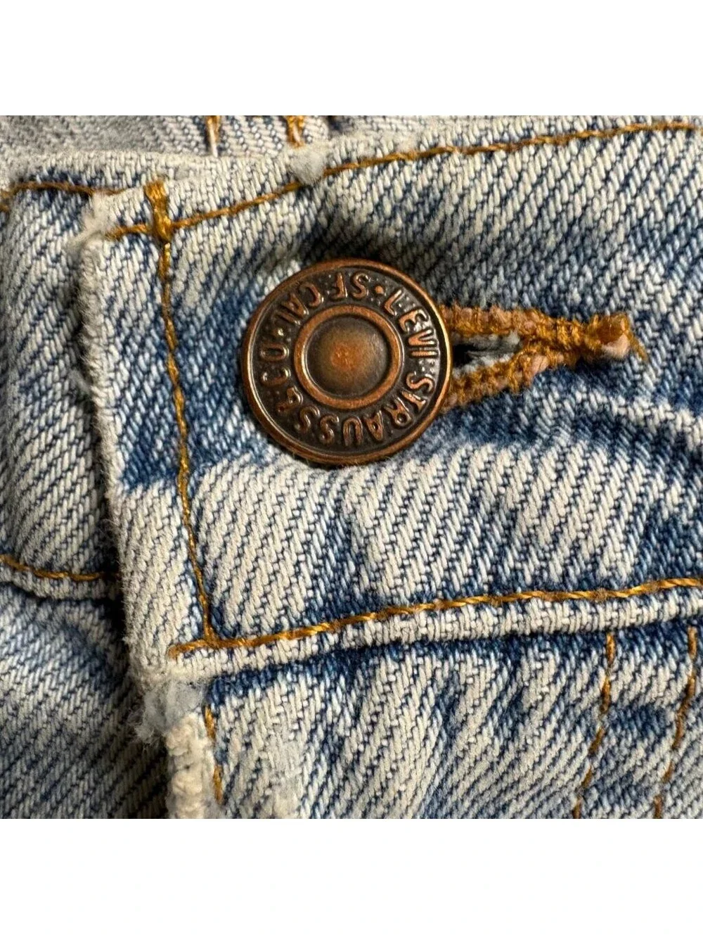 Vintage Levis 550 Denim Shorts Mens 40 Blue Light Wash Relaxed Fit Made in USA